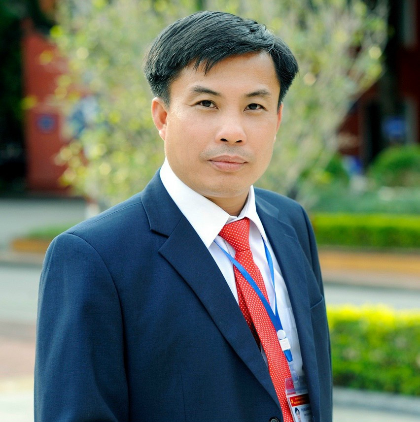 Thầy Phùng Đăng Dũng - Chủ tịch Công đoàn Trường Hữu Nghị 80 (Hà Nội). Thầy Phùng Đăng Dũng - Chủ tịch Công đoàn Trường Hữu Nghị 80 (Hà Nội).