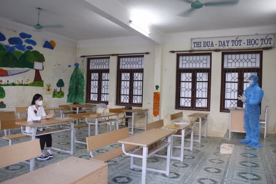 Thí sinh F2 tại Điểm thi trường THPT Phong Thổ tại phòng thi riêng.