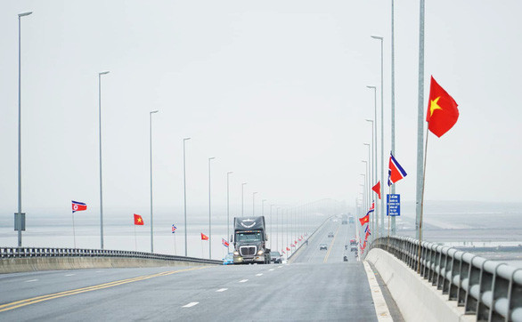 Hải Phòng gấp rút trang hoàng đường phố đón phái đoàn Triều Tiên - Ảnh 4. Hải Phòng gấp rút trang hoàng đường phố đón phái đoàn Triều Tiên - Ảnh 4.