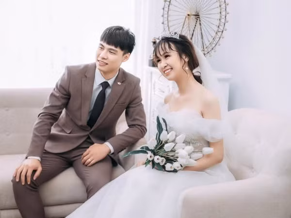 Cô gái 9x lấy được chồng đẹp trai như hotboy Hàn Quốc nhờ chịu khó comment “dạo” trên mạng xã hội