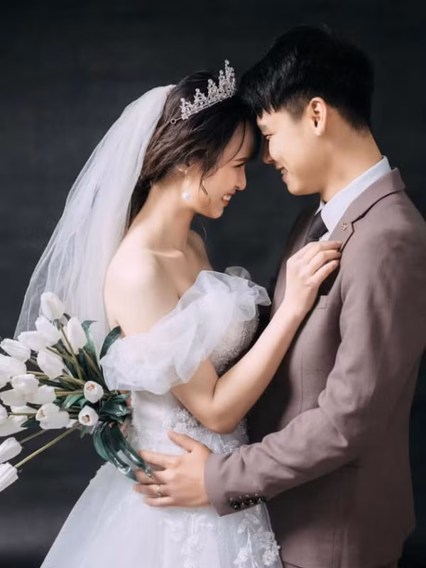 Cô gái 9x lấy được chồng đẹp trai như hotboy Hàn Quốc nhờ chịu khó comment “dạo” trên mạng xã hội