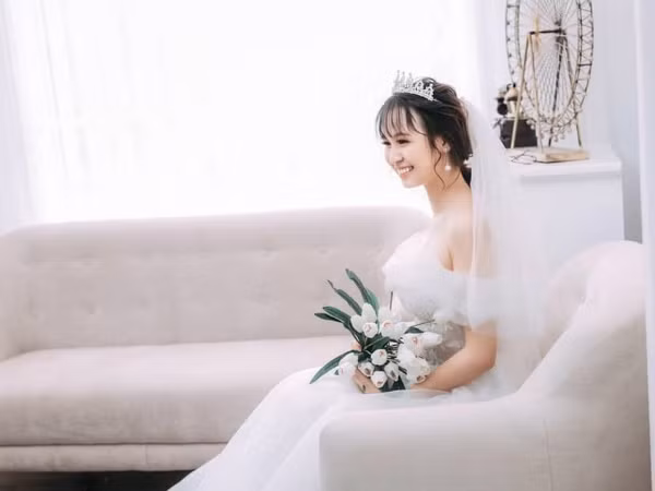 Cô gái 9x lấy được chồng đẹp trai như hotboy Hàn Quốc nhờ chịu khó comment “dạo” trên mạng xã hội