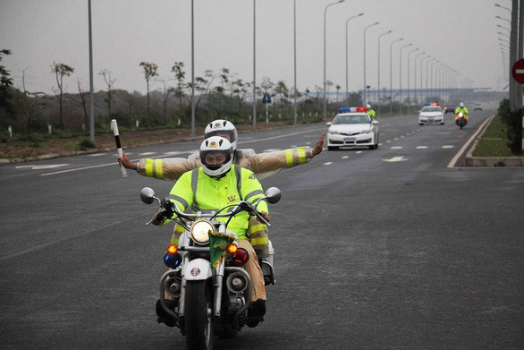 Hải Phòng gấp rút trang hoàng đường phố đón phái đoàn Triều Tiên - Ảnh 3. Hải Phòng gấp rút trang hoàng đường phố đón phái đoàn Triều Tiên - Ảnh 3.