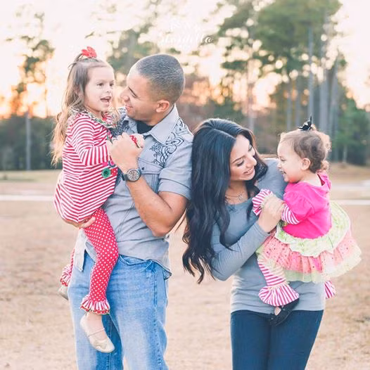 Gia đình - Hành động của cô bé 8 tuổi khiến người cha dượng rơi nước mắt (Hình 2).