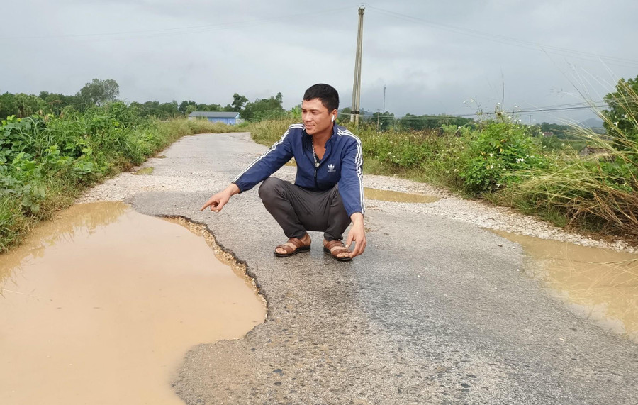 Tình trạng xuống cấp đã xảy ra từ lâu nhưng không được cơ quan chức năng sửa chữa. Tình trạng xuống cấp đã xảy ra từ lâu nhưng không được cơ quan chức năng sửa chữa.