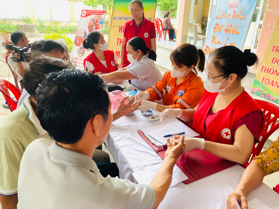 Thăm khám, cấp phát thuốc miễn phí cho các đối tượng chính sách tại xã Phục Linh, huyện Đại Từ, tỉnh Thái Nguyên. Thăm khám, cấp phát thuốc miễn phí cho các đối tượng chính sách tại xã Phục Linh, huyện Đại Từ, tỉnh Thái Nguyên.