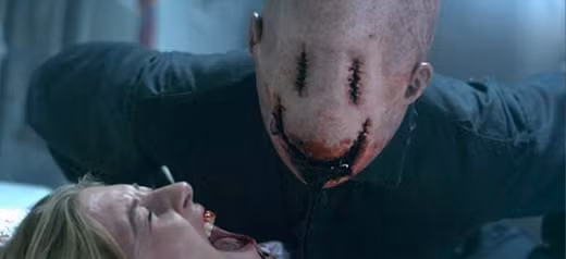 Chỉ cần bấy nhiêu đó thôi cũng đủ làm cho khán giả “phát khóc” vì độ kinh dị của nó.