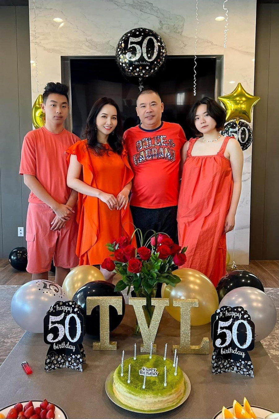 Mai Thu Huyền có cuộc sống hôn nhân gia đình viên mãn (ảnh FBNV). Mai Thu Huyền có cuộc sống hôn nhân gia đình viên mãn (ảnh FBNV).