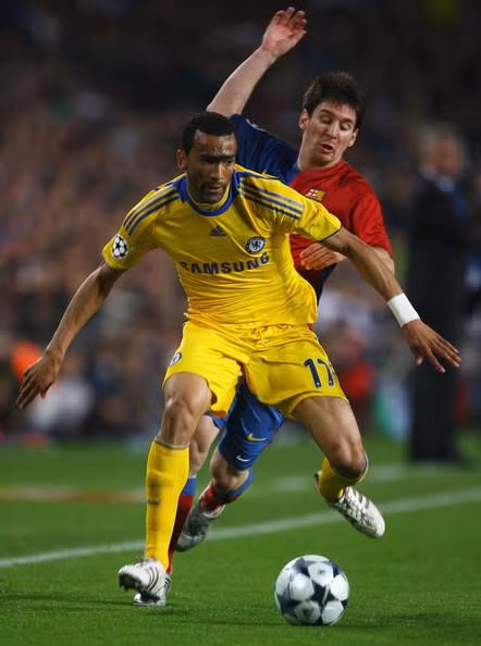 Lam sao de ngan duoc Lionel Messi? hinh anh 2 