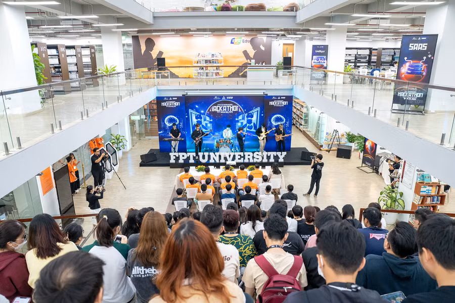 Lễ khai mạc cuộc thi FPT Entrepreneurial Hackathon Spring