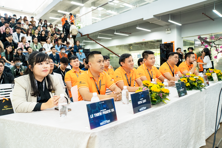 Thành viên Ban tổ chức cuộc thi FPT Entrepreneurial Hackathon Spring 2023. Thành viên Ban tổ chức cuộc thi FPT Entrepreneurial Hackathon Spring 2023.