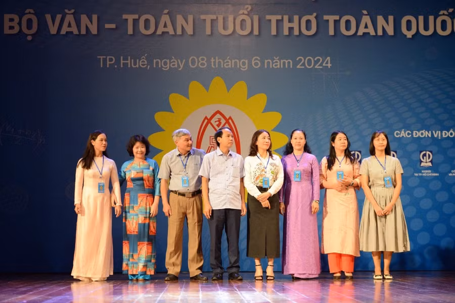 Hội đồng chuyên gia môn Tiếng Việt – Ngữ văn.