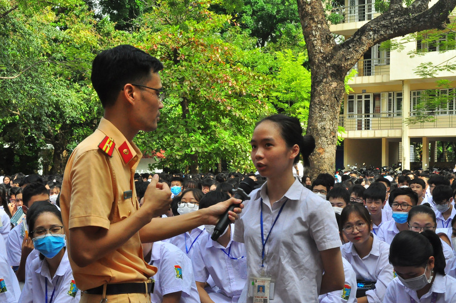 Đa dạng hoá các hình thức tuyên truyền PBGDPL giúp các em học sinh dễ dàng tiếp thu và ghi nhớ hơn.