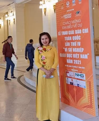 Nhà báo Đinh Tuyết Mai.