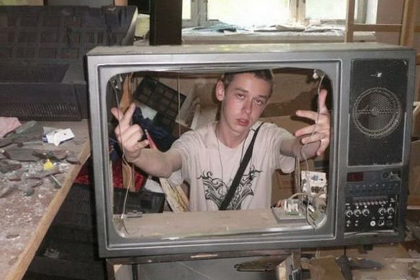 Xem anh lên truyền hình trực tiếp rồi này. cuoi-te-ghe-20-8-dap-em-bay-khoi-the-gian-2-1