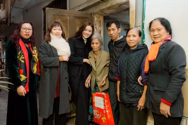 Á hậu Tường San mang Tết đến với bà con khó khăn