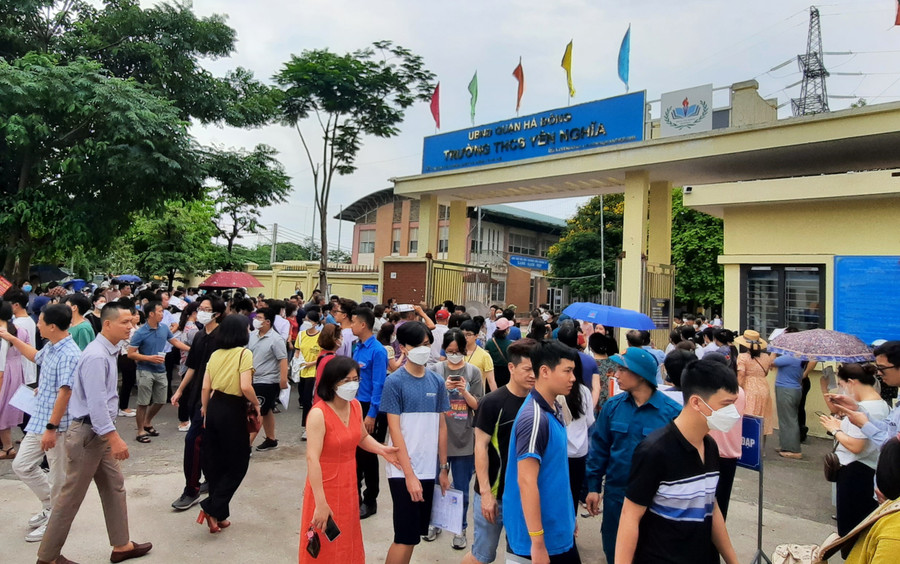 Trường THCS Yên Nghĩa hiện có hơn 1.000 học sinh đang theo học. Trường THCS Yên Nghĩa hiện có hơn 1.000 học sinh đang theo học.