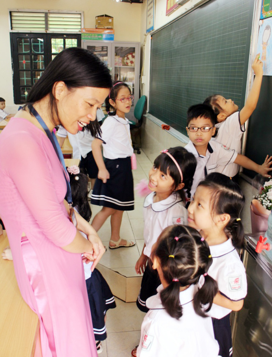 Cô trò gần gũi hơn khi thân thiện trò chuyện