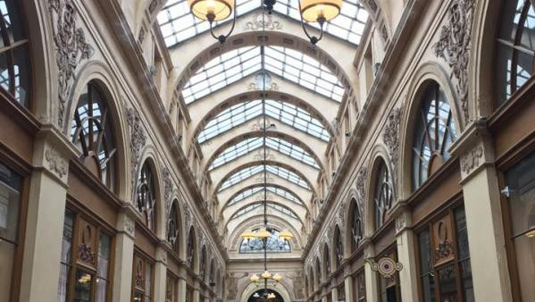 Mái che kính của hẻm Vivienne, Paris