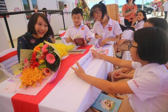 Ngày hội sách với nhiều hoạt động gian hàng, giao lưu doanh nhân có tâm huyết giáo dục Ngày hội sách với nhiều hoạt động gian hàng, giao lưu doanh nhân có tâm huyết giáo dục