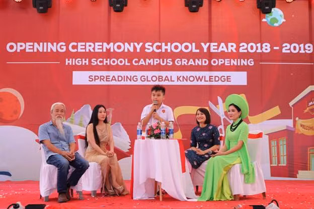 Buổi chia sẻ về văn hóa đọc sách với sự tham dự của Nhà văn, doanh nhân, Phụ Huynh và Học sinh