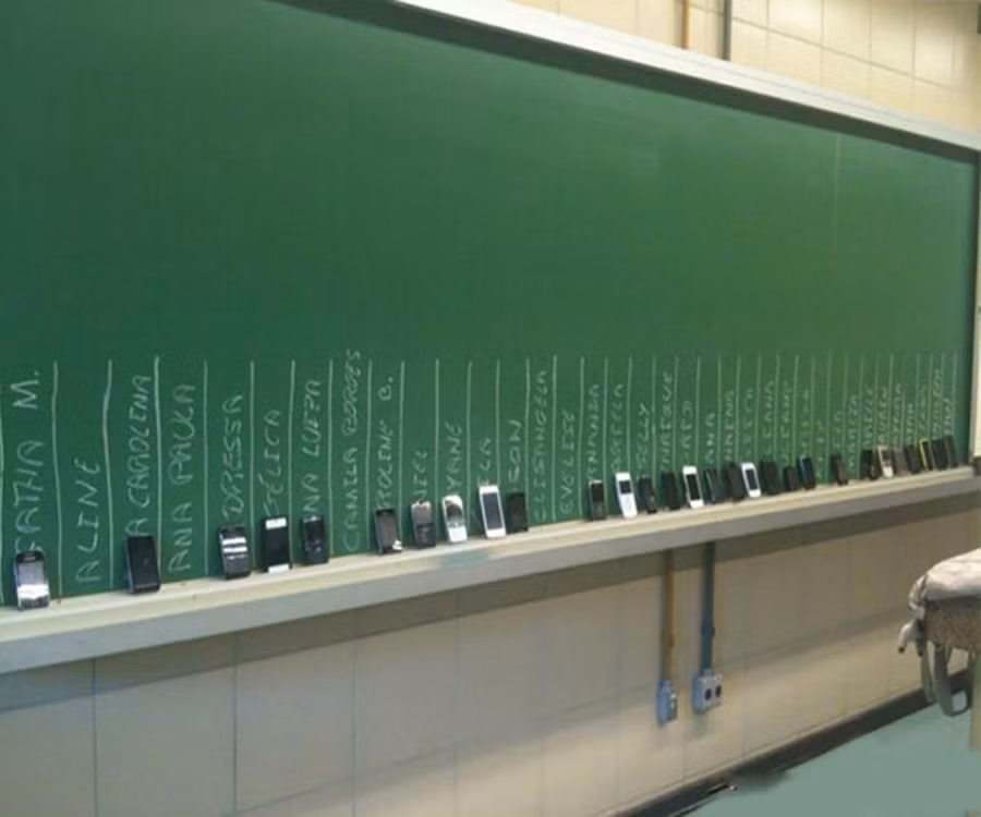 Tròn xoe mắt với 9 biện pháp ngăn chặn quay cóp sáng tạo của thầy cô toàn thế giới - Hình 5