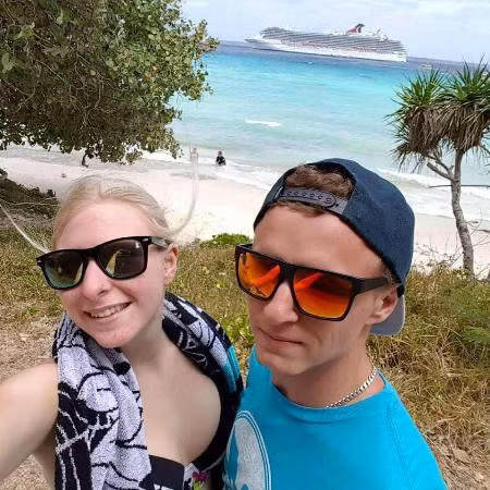 Cặp đôi đã có một trải nghiệm không mấy yên bình trong rạp chiếu phim