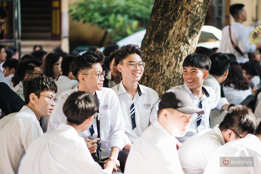 Đâu thua kém dàn nữ sinh, con trai 10x bây giờ cực duyên nhé! - Ảnh 1. Đâu thua kém dàn nữ sinh, con trai 10x bây giờ cực duyên nhé! - Ảnh 1.