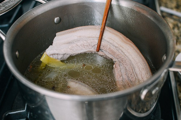 Mẹ chồng tấm tắc ngợi khen khi tôi luộc thịt heo theo công thức siêu đơn giản này 1