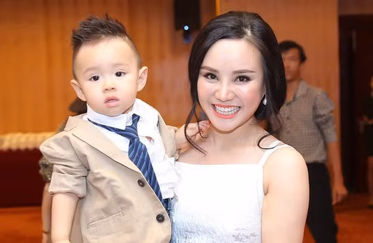 Những sao nữ “biến mất” bí ẩn và tái xuất bất ngờ với... một đứa con