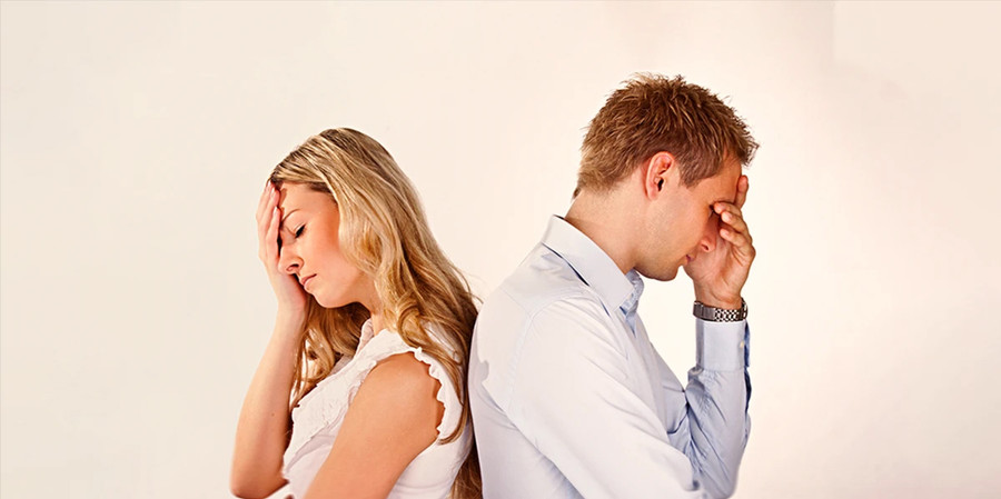 Các cặp đôi giữ bí mật đồng nghĩa với việc cản trở sự giao tiếp với nhau. (Ảnh: ITN). Các cặp đôi giữ bí mật đồng nghĩa với việc cản trở sự giao tiếp với nhau. (Ảnh: ITN).