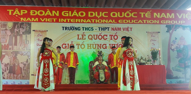 Một hoạt cảnh hào hùng về các Vua Hùng được học sinh THCS-THPT tái hiện trên sân khấu