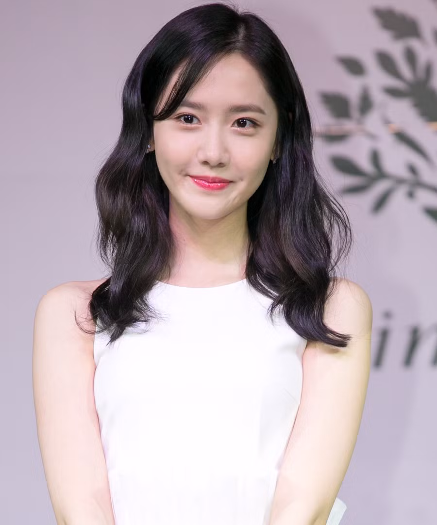 Một trong những bí quyết chăm sóc da được Yoona chia sẻ chính là dùng sữa tươi để rửa mặt. (Ảnh: ITN).