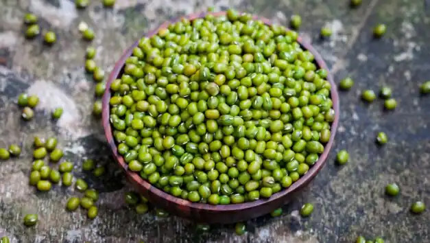 Đậu xanh giúp tóc bồng hơn. (Ảnh: ITN). Đậu xanh giúp tóc bồng hơn. (Ảnh: ITN).