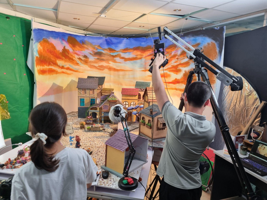 Quá trình quay dựng các thước phim hoạt hình giải trí giáo dục của ê-kíp Sconnect. Quá trình quay dựng các thước phim hoạt hình giải trí giáo dục của ê-kíp Sconnect.