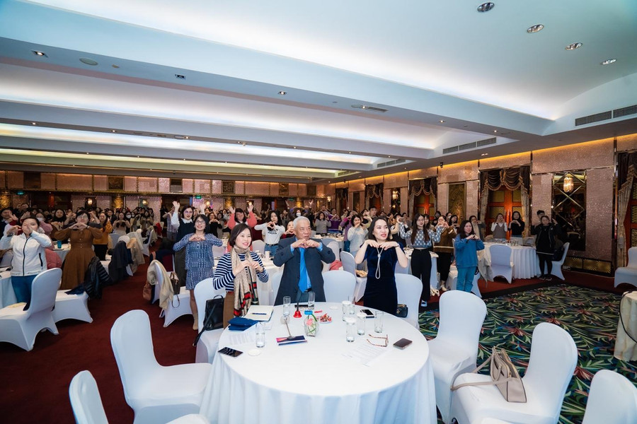 Giáo viên tham gia vào các hoạt động trong từng bài thuyết trình của Ngày hội Oxford Day Giáo viên tham gia vào các hoạt động trong từng bài thuyết trình của Ngày hội Oxford Day