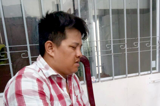 Lê Chính Trực tại cơ quan công an. Ảnh: An Bình. Khoi to, bat giam ke len vao truong tieu hoc dam o hoc sinh lop 5 hinh anh 1