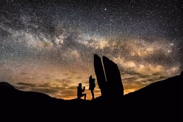 Màn cầu hôn "cực đỉnh" lúc tờ mờ sáng