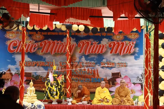 Tết Bunpimay của người Lào được tổ chức từ ngày 13-15/4 hàng năm.