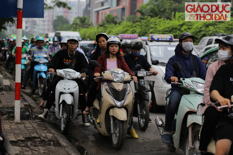 Một số trục đường nhỏ có hiện tượng ùn ứ xảy ra khi cận giờ cao điểm.