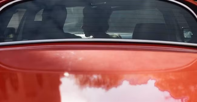 Tranh cãi nảy lửa người phụ nữ bắt chồng phải đổi xe vì đã chở người yêu cũ