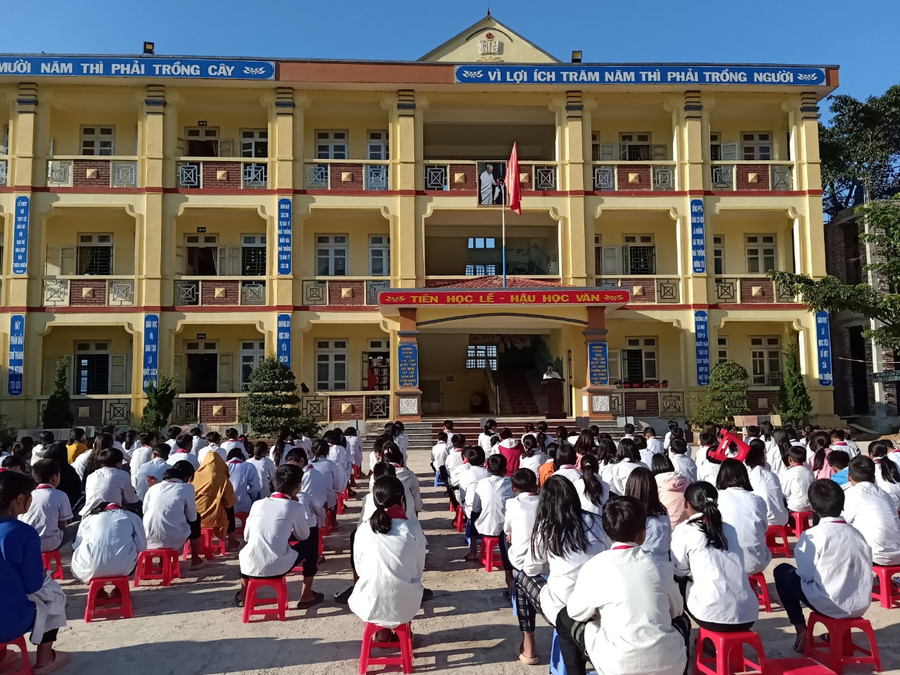 Trường phổ thông DTBT THCS Thu Lũm, huyện Mường Tè được đầu tư xây dựng khang trang. Trường phổ thông DTBT THCS Thu Lũm, huyện Mường Tè được đầu tư xây dựng khang trang.