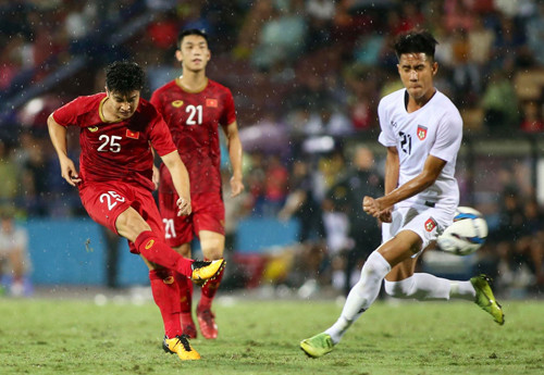 HLV Velizar Popov liên tục khẳng định U23 Việt Nam là ứng viên số một cho tấm HC vàng SEA Games 30. Ảnh: Lâm Thoả