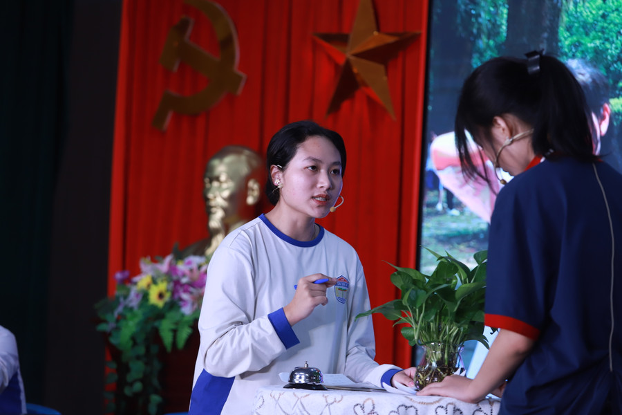 Bảng B là cuộc so tài giữa Đội PUZZLES đến từ Trường THPT Chu Văn An và Đội IKONOCLAST của Trường THPT Đoàn Thị Điểm. Bảng B là cuộc so tài giữa Đội PUZZLES đến từ Trường THPT Chu Văn An và Đội IKONOCLAST của Trường THPT Đoàn Thị Điểm.