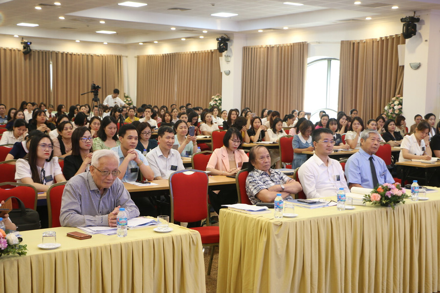 Hội thảo thu hút đông đảo các chuyên gia ở nhiều lĩnh vực tới tham dự, trao đổi ý kiến. Hội thảo thu hút đông đảo các chuyên gia ở nhiều lĩnh vực tới tham dự, trao đổi ý kiến.