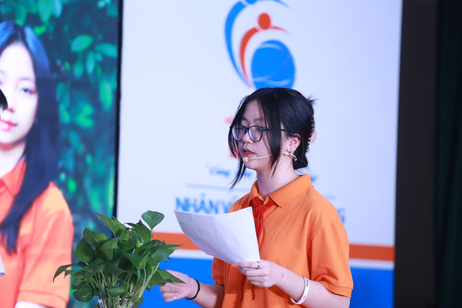 Màn so tài của hai đội Đội MRT của Trường THCS&THPT M.V. Lômônôxốp và Đội Trường THCS Nguyễn Du - Nam Từ Liêm. Màn so tài của hai đội Đội MRT của Trường THCS&THPT M.V. Lômônôxốp và Đội Trường THCS Nguyễn Du - Nam Từ Liêm.