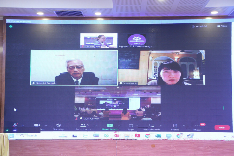 Hai vị chuyên gia đến từ Nhật Bản: GS.TS Satoshi Sanada và GS.TS Yoko Kado cùng giải đáp những câu hỏi từ các đại biểu tham dự hội thảo. Hai vị chuyên gia đến từ Nhật Bản: GS.TS Satoshi Sanada và GS.TS Yoko Kado cùng giải đáp những câu hỏi từ các đại biểu tham dự hội thảo.