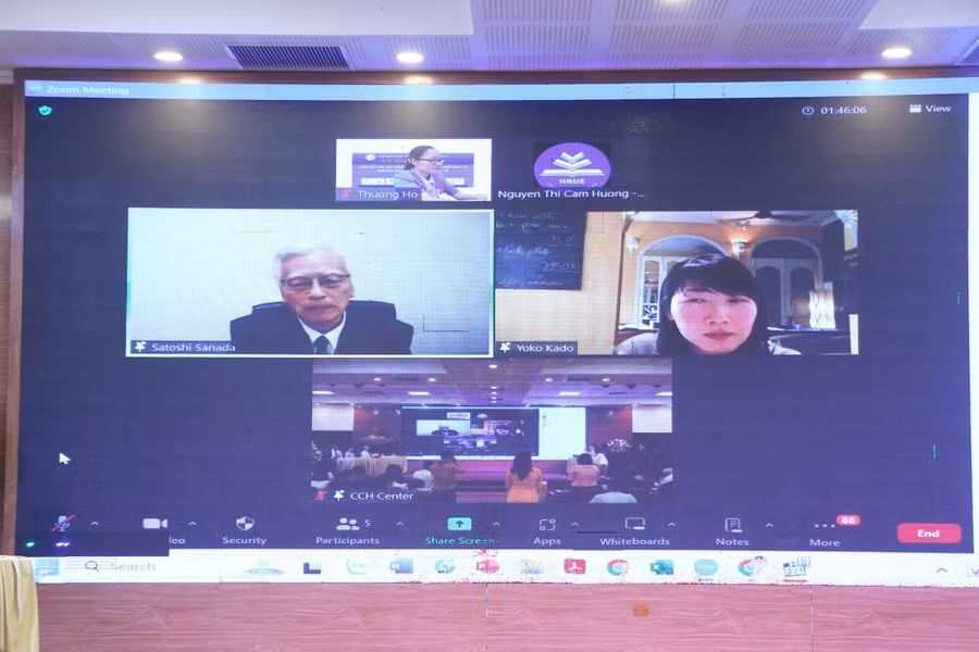 Hai vị chuyên gia đến từ Nhật Bản: GS.TS Satoshi Sanada và GS.TS Yoko Kado cùng giải đáp những câu hỏi từ các đại biểu tham dự hội thảo.