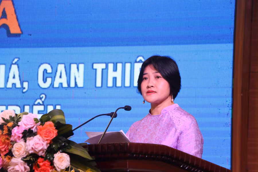 PGS.TS Trần Thị Lệ Thu, Phó Chủ tịch Hội Khoa học Tâm lý - Giáo dục Việt Nam phát biểu tại hội thảo.