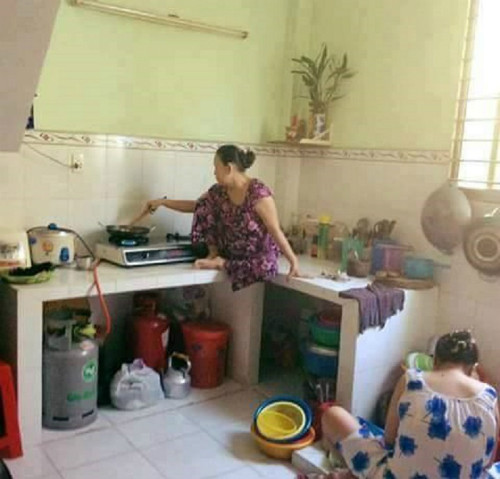 Sống chung với mẹ chồng.